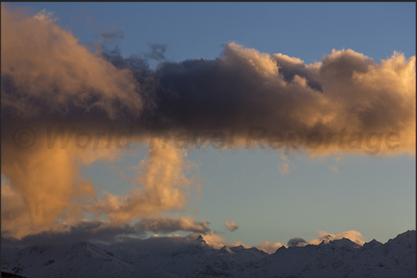 Games of clouds over the mountains of the Grand Combin (4314 m) Games of clouds over the mountains of the Grand Combin (4314 m)