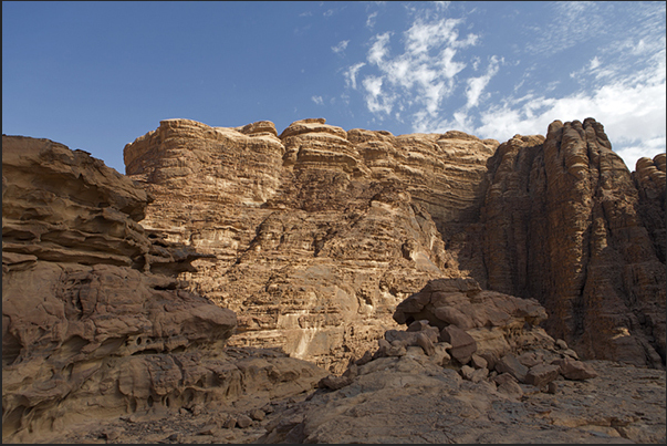 Lights and shadows between the mountains of the desert