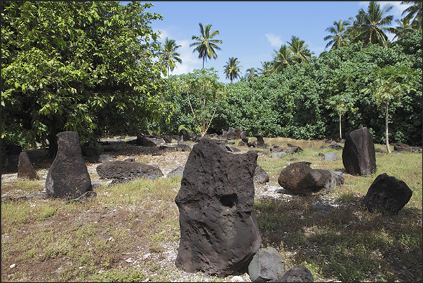 Inland, there are archaeological sites testifying to the presence of the first Melanesian populations that inhabited the island Inland, there are archaeological sites testifying to the presence of the first Melanesian populations that inhabited the island