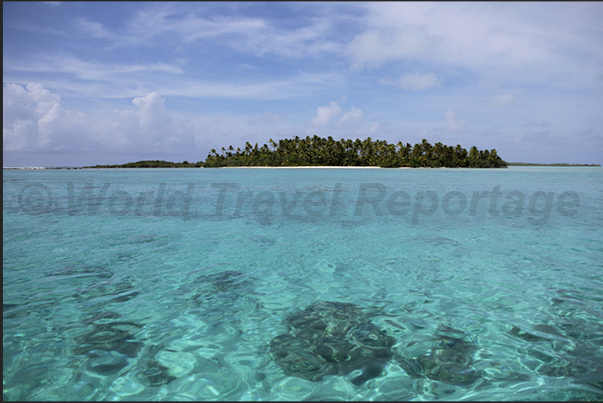 The uninhabited island of Moturakau located in the south lagoon near the Rapota Island The uninhabited island of Moturakau located in the south lagoon near the Rapota Island