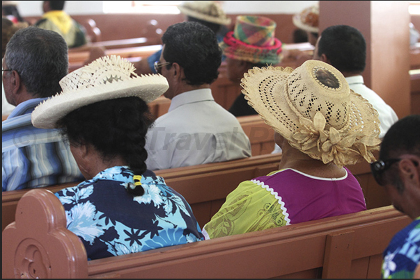 On Sunday, at church to Arutanga, women wear their best hats