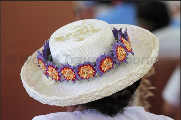 On Sunday, at church to Arutanga, women wear their best hats On Sunday, at church to Arutanga, women wear their best hats