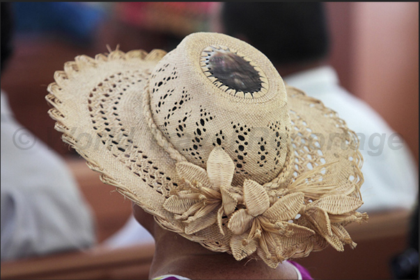 On Sunday, at church at Arutanga, women wear their best hats, some simple others elaborated On Sunday, at church at Arutanga, women wear their best hats, some simple others elaborated