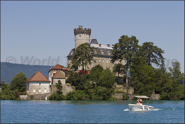 Castle Duingt on the southwest coast of the lake Castle Duingt on the southwest coast of the lake