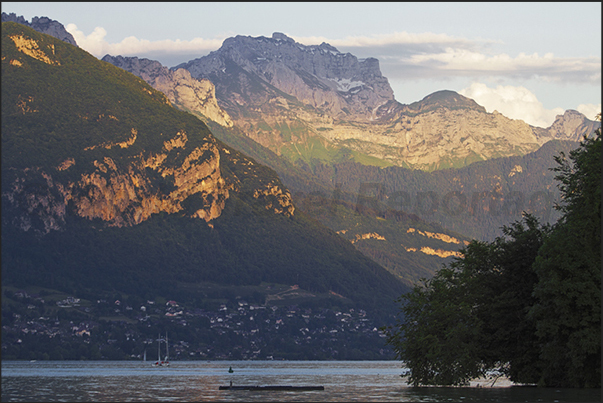 Sunset over the mountains that overlook the Annecy Lake Sunset over the mountains that overlook the Annecy Lake