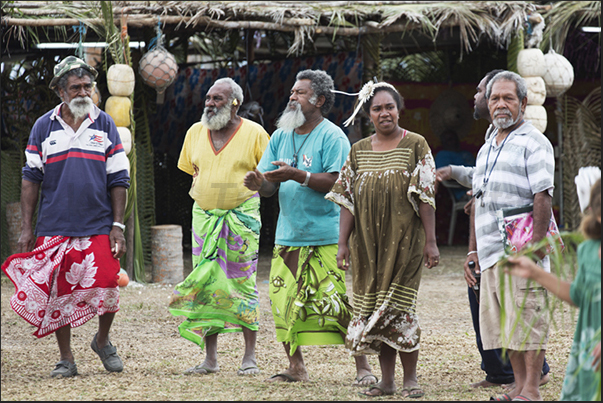 The leaders of Roh village, welcome tourists come for the festival of Wajuyu