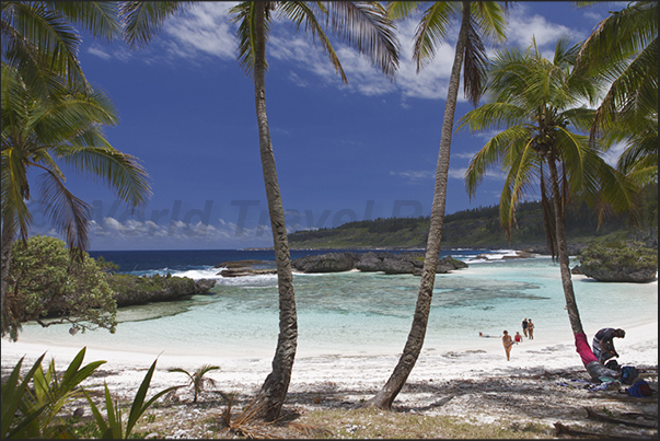 Shabadran Bay (southern tip of the island). The beaches are accessible only by foot after two hours of walking along the cliff