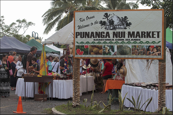 Punanga Nui Saturday Market, takes place in the capital Avarua.The most important market in the archipelago Punanga Nui Saturday Market, takes place in the capital Avarua.The most important market in the archipelago