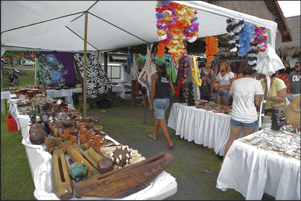 Punanga Nui Saturday Market, takes place in the capital Avarua.The most important market in the archipelago Punanga Nui Saturday Market, takes place in the capital Avarua.The most important market in the archipelago