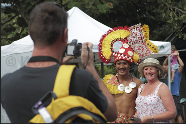 In the market is possible to see the different ethnic groups present on Rarotonga as Melanesian, Polynesian, Maori, European In the market is possible to see the different ethnic groups present on Rarotonga as Melanesian, Polynesian, Maori, European