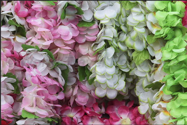 Punanga Nui market, stall of synthetic flower, strange image to saw the amount of natural flowers on the island Punanga Nui market, stall of synthetic flower, strange image to saw the amount of natural flowers on the island