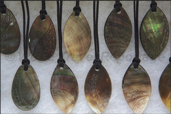 Pendants of nacre Pendants of nacre