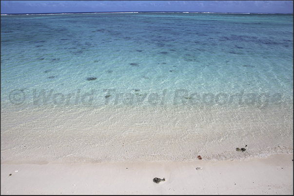 Islands on the reef along the east coast of Rarotonga Islands on the reef along the east coast of Rarotonga