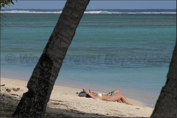 Along the southwest coast, the reef creates a large lagoon with turquoise waters Along the southwest coast, the reef creates a large lagoon with turquoise waters