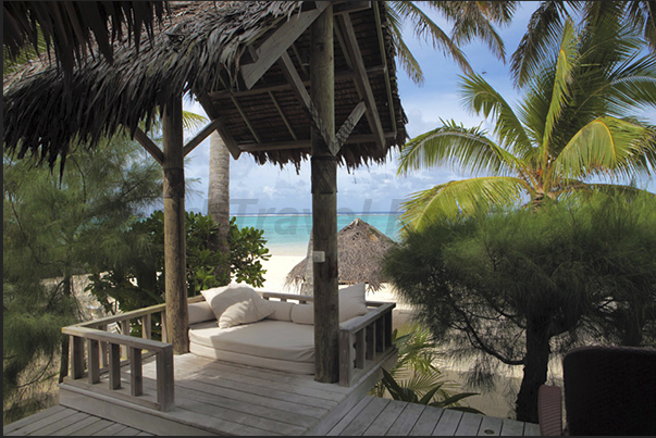 The hotels, such as for example the Pacific Resort, are Polynesian style and built with natural materials The hotels, such as for example the Pacific Resort, are Polynesian style and built with natural materials