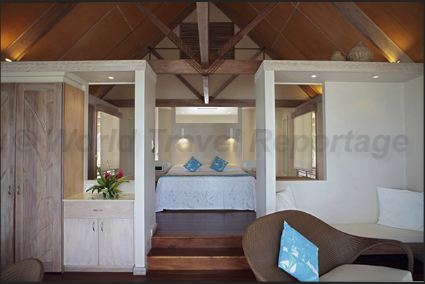 The hotels, such as for example the Pacific Resort, are Polynesian style and built with furniture simple but functional The hotels, such as for example the Pacific Resort, are Polynesian style and built with furniture simple but functional