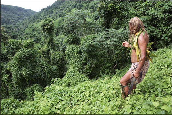 The forests are a tangle of aerial roots and branches that make impossible through them if you do not know the trails