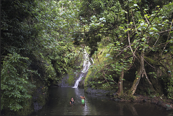 The Papua waterfalls (or Wigmore\\\'s), near the coastal town of Vaimanga The Papua waterfalls (or Wigmore\\\'s), near the coastal town of Vaimanga
