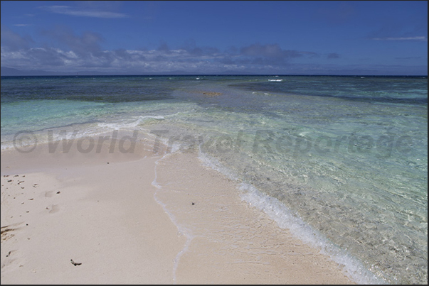 Amédée Lighthouse Island. The beaches are lost in the turquoise waters of the eastern tip