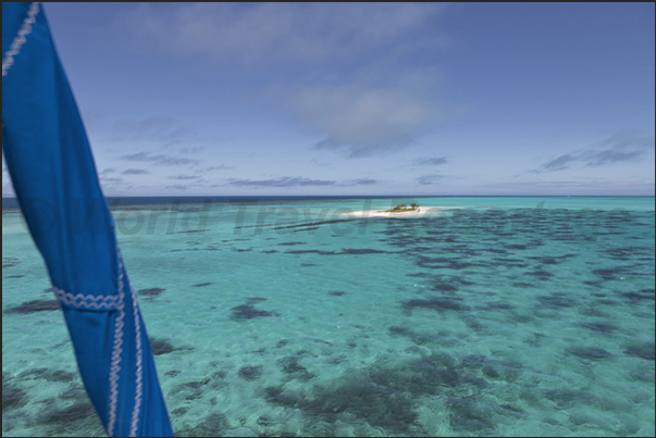 Mooring in the lagoon of the island uninhabited of Goelands