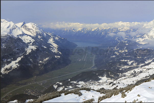 The alluvial plain of the Aare between Meiringen town and Lake Brienz