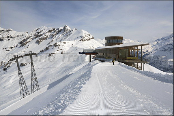 Alpen Tower (2250 m), one of the highest ski resorts in the area above Meiringen