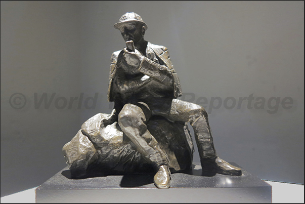 The sketch of the statue on display at the museum dedicated to Sherlock Holmes in Meiringen The sketch of the statue on display at the museum dedicated to Sherlock Holmes in Meiringen