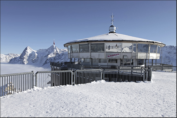 Piz Gloria (Mount Schilthorn) to turn the movie 007 On Her Majesty’s Secret Service. Today a restaurant and Bond Museum Piz Gloria (Mount Schilthorn) to turn the movie 007 On Her Majesty’s Secret Service. Today a restaurant and Bond Museum