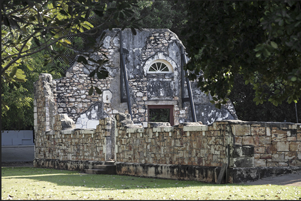 Ruins of a house at the end of the nineteenth century