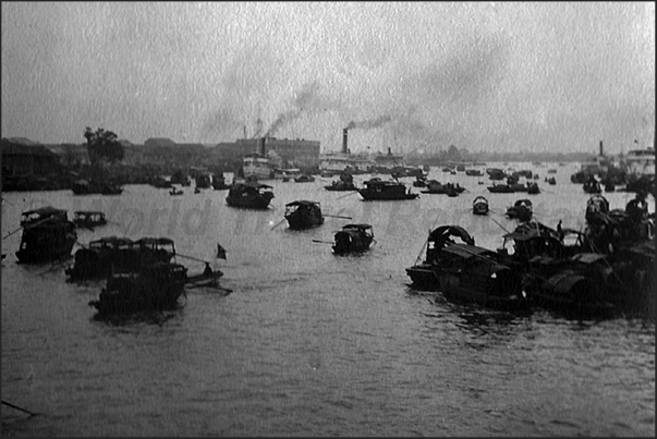 The China of 1900 view from Edmondo Bernacchi, one of the first Italian who organized a journey around the world for tourism