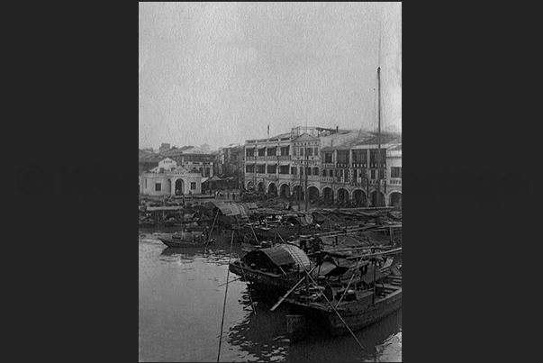 Travelling by tourists and not by adventurers, booking hotels, ships and trains, it was a concept almost non-existent at the time Travelling by tourists and not by adventurers, booking hotels, ships and trains, it was a concept almost non-existent at the time