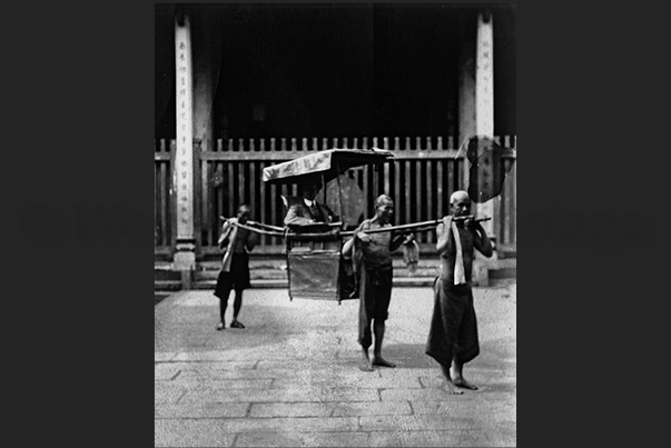 A sedan-chair in Canton (Guangzhou)