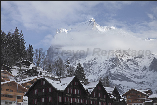 The houses of Grindelwald and, in the background, Mount Wetterhorm (3692 m) The houses of Grindelwald and, in the background, Mount Wetterhorm (3692 m)