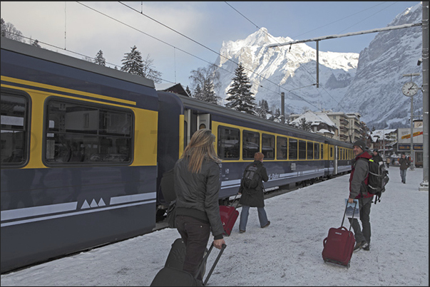 The Grindelwald train station and, in the background, Mount Wetterhorm (3692 m) The Grindelwald train station and, in the background, Mount Wetterhorm (3692 m)
