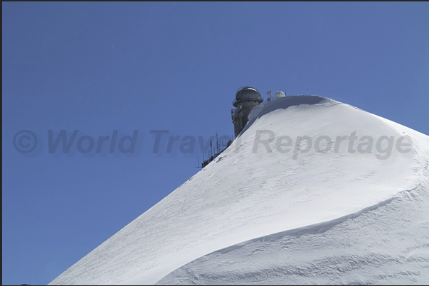 The Sphynx observatory (3571 m) reached by lifts departing from the railway station of the Jungfraujoch The Sphynx observatory (3571 m) reached by lifts departing from the railway station of the Jungfraujoch