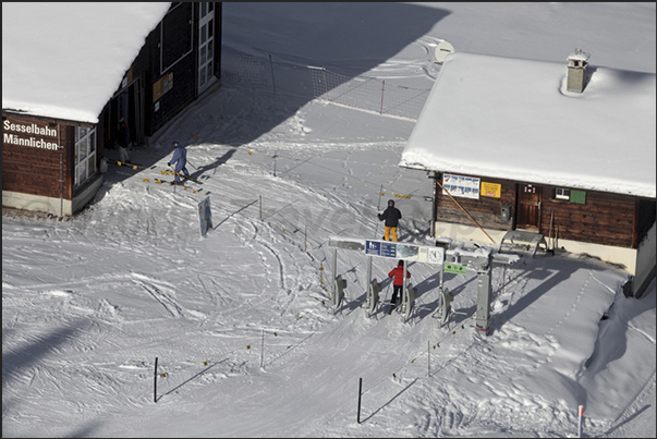 Ski lifts on Mont Lauberhorn Ski lifts on Mont Lauberhorn