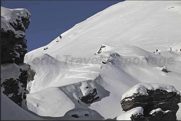 Off-piste along Mount Laubernhorn Off-piste along Mount Laubernhorn
