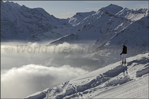 Off-piste along the slopes of Mount Laubernhorn Off-piste along the slopes of Mount Laubernhorn