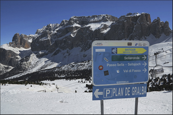 Ski slopes of Plan de Gralba connection with the Sella Pass. Behind, the mountains of the Sella group