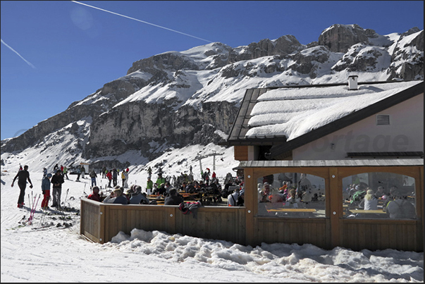 A moment of rest before heading on ski slopes linking Arabba with Corvara