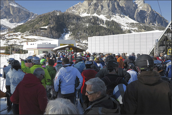 Skiers in the queue to Corvara Skiers in the queue to Corvara
