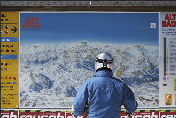 Ski area connection in Val Badia. A small deviation above Corvara to see new panoramas Ski area connection in Val Badia. A small deviation above Corvara to see new panoramas