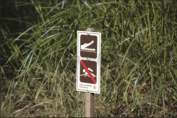 Informations and tips to avoid close encounters with crocodiles that live in the waters not controlled by park rangers Informations and tips to avoid close encounters with crocodiles that live in the waters not controlled by park rangers