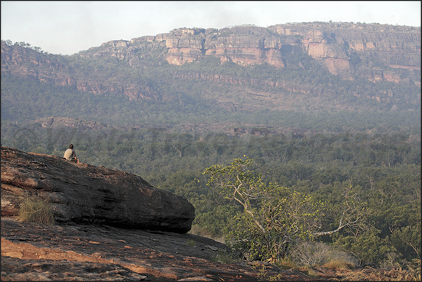 Gumbalanya (Oenpelli), Border of Kakadu NP with the Aboriginal Reserve of Arnhem Land. Sunset over the Injalak Hill