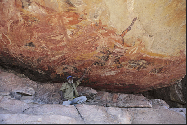 Gumbalanya (Oenpelli). Rock paintings on the Injalak Hill