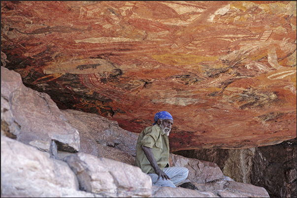 Gumbalanya (Oenpelli). Rock paintings on the Injalak Hill