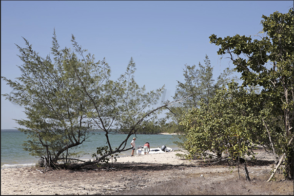 Cobourg Peninsula. Beaches near the ruins of the first British colonial settlement (1830) Cobourg Peninsula. Beaches near the ruins of the first British colonial settlement (1830)