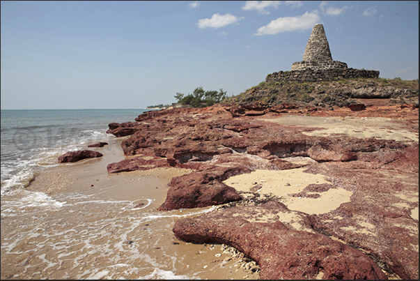 Garig Gunak Barlu NP. Detection point built by the British navy in 1848 for vessels bound for Victoria Settlement