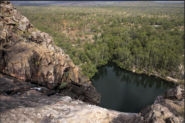 Gunlom Falls. Area of waterfalls and pools where you can swim without the danger of crocodiles Gunlom Falls. Area of waterfalls and pools where you can swim without the danger of crocodiles