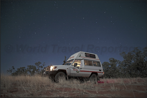 The night passed in the desert quiet illuminated by the glow of the stars